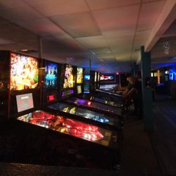 IPinball - They won't allow you to play, unless you're in their club. 4 open, yet unplayable games.