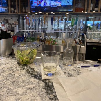 Studio Bar - Draft beer - Airport Lounges Near Me - Burbank, California