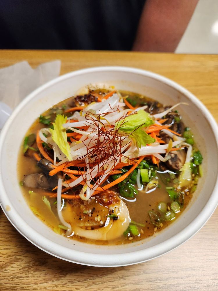 Food from Nom Nom Noodle