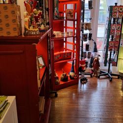 Perky Pelican Christmas Shoppe