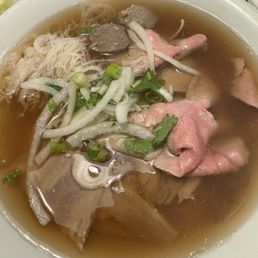 Pho Dac Biet Size L. (Ribeye, tendon, brisket, tripe and meatballs) Pho Dac Biet Size L. (Ribeye, tendon, brisket, tripe and meatballs)