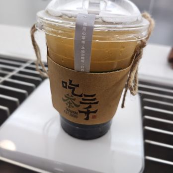 Chicha San Chen - Osmanthus Oolong on a less crowded Thursday. Wrong topping but excellent quality tea - Bubble Tea Near Me - New York, New York Chicha San Chen - Osmanthus Oolong on a less crowded Thursday. Wrong topping but excellent quality tea - Bubble Tea Near Me - New York, New York