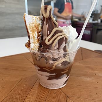 Pink Pony Soft Serve - Dip Dee doo chocolate sundae - Ice Cream & Frozen Yogurt Near Me - Albuquerque, New Mexico