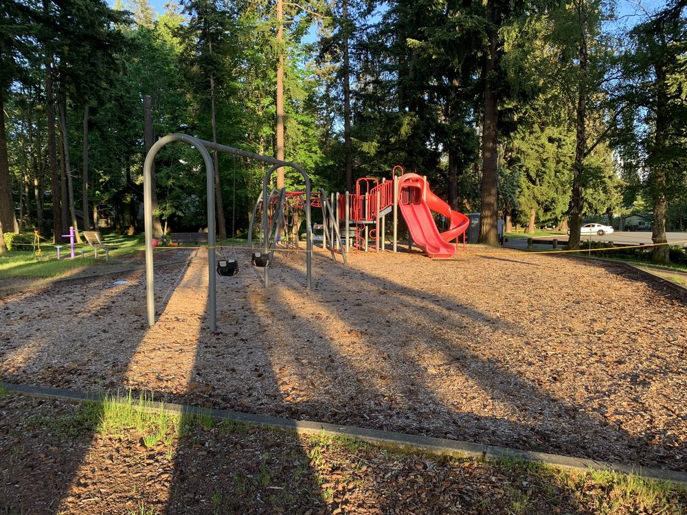 Hillwood Park Logo