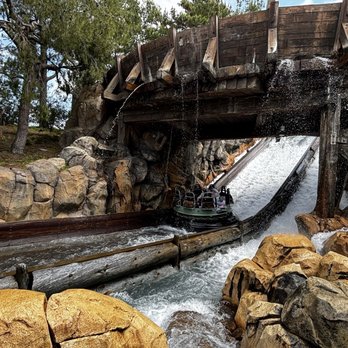Grizzly River Run - Amusement Parks Near Me - Anaheim, California Grizzly River Run - Amusement Parks Near Me - Anaheim, California