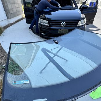 Joaquin Auto Glass - Joaquin Auto Glass replacing windshield on 2021 VW Tiguan SE RLine in FivePoints Valencia. - Auto Glass Services Near Me