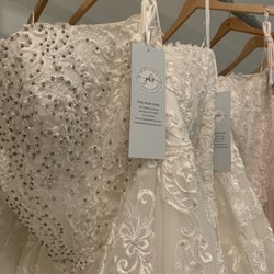 Philly Bridal Studio - Discounted prices on designer dresses updated daily.