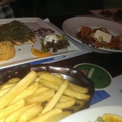 Xanthi - Uiteraard de frietjes dr bij ....