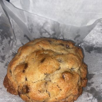 Levain Bakery - Upper East Side, NYC - chocolate chip - Bakeries Near Me - New York, New York
