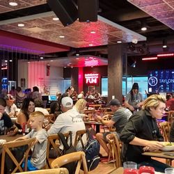 Ole Red Nashville Airport - Old Red's nashville aorport - taylor hope performing.