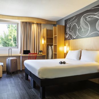 Ibis - Hotels Near Me - Meudon La Forêt, 92