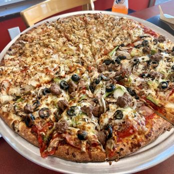 Pinole Pizza House - Roasted Garlic Chicken / House Combo Pizza - Pizza Near Me - Pinole, California Pinole Pizza House - Roasted Garlic Chicken / House Combo Pizza - Pizza Near Me - Pinole, California