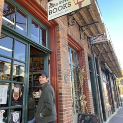 Main Street Books - Entrance