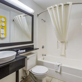 Motel 6 - bathroom - Hotels Near Me - Simpsonville, South Carolina Motel 6 - bathroom - Hotels Near Me - Simpsonville, South Carolina
