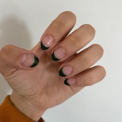 Uniq Nails & Hair - Christmas nails done by Tammy (ps she didn't cut me, I'm a anxious skin picker )