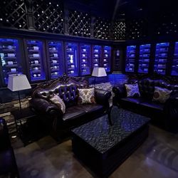 Moustos Pasta Grill - LOUNGE NEXT TO BAR