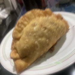 El Tucumano - Empanada chistorra a los 3 quesos