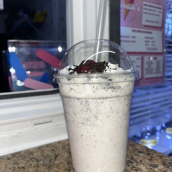 Sweetie’s Ice Cream - Cookies & Cream milkshake - Ice Cream & Frozen Yogurt Near Me - Orlando, Florida Sweetie’s Ice Cream - Cookies & Cream milkshake - Ice Cream & Frozen Yogurt Near Me - Orlando, Florida