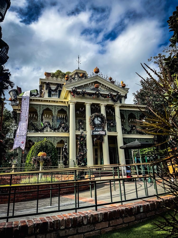 Haunted Mansion Holiday