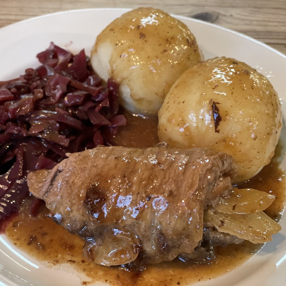 This is the rouladen, red cabbage and potato dumpling.
