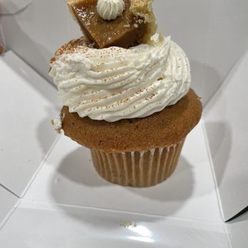 Brewja Coffee - Pumpkin pie cupcake - Coffee & Tea Near Me - San Lorenzo, California