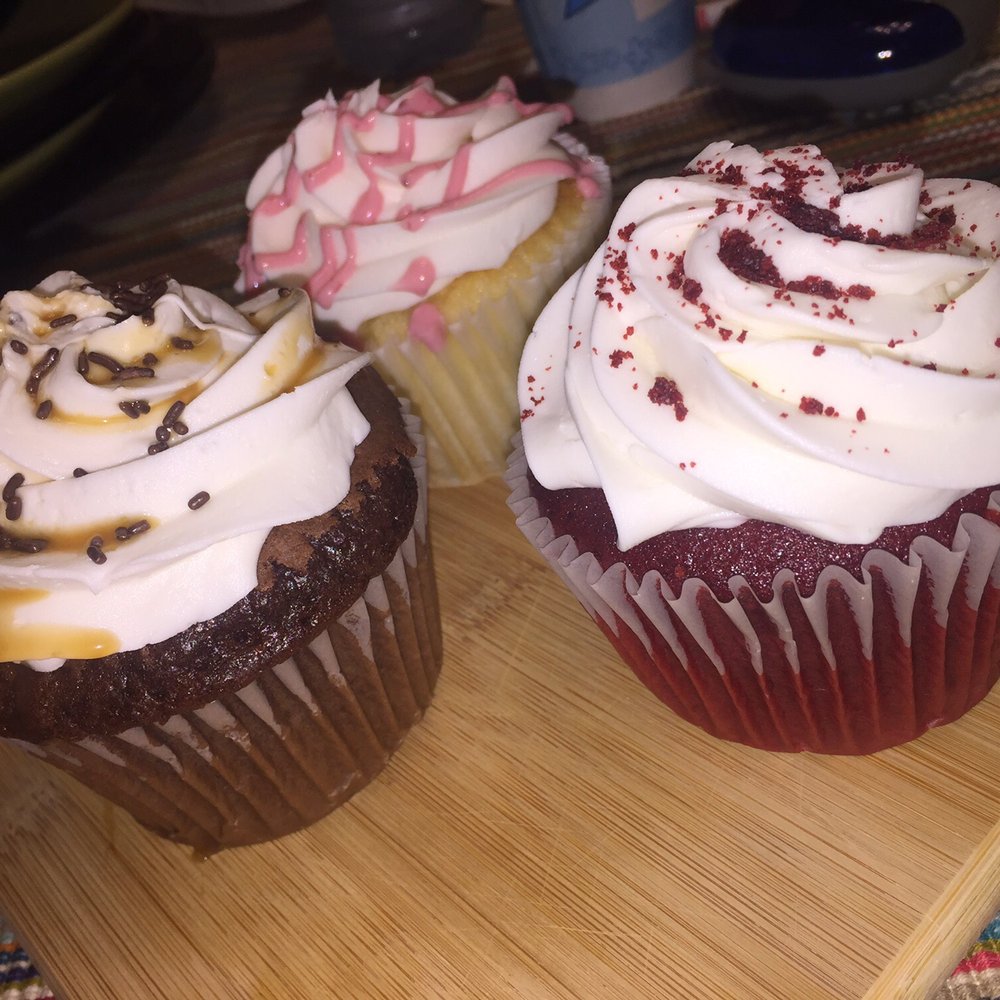 Artistry On Cakes - Pretty looking cupcakes - Bakeries Near Me - Belleville, Illinois