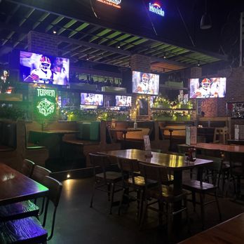 Carolina Ale House - Waverly - Sports Bars Near Me - Charlotte, North Carolina Carolina Ale House - Waverly - Sports Bars Near Me - Charlotte, North Carolina