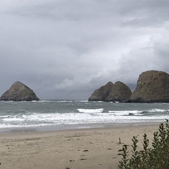 Blue Agate Cafe - View outside of cafe - Cafes Near Me - Oceanside, Oregon