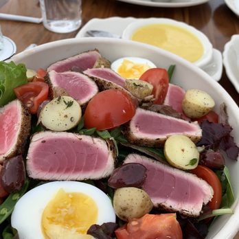 Maison Pickle - tuna Niçoise salad ... - Cocktail Bars Near Me - New York, New York Maison Pickle - tuna Niçoise salad ... - Cocktail Bars Near Me - New York, New York