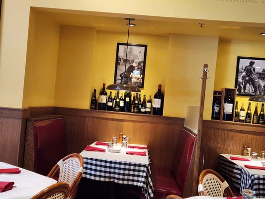 Salut Bar Americain by null