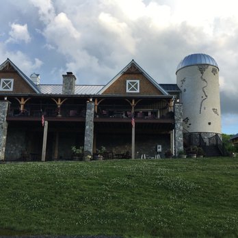 Creek's Edge Winery - Wineries Near Me - Lovettsville, Virginia