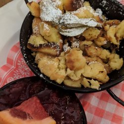 Hirschkeller - Kleinstportion Kaiserschmarrn. Dafür aber ein üppiger Preis. €6,90 wird dafür verlangt