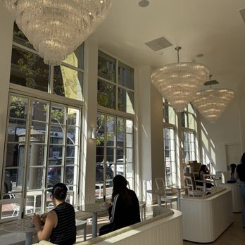 La La Land - Seating inside - Coffee & Tea Near Me - Glendale, California La La Land - Seating inside - Coffee & Tea Near Me - Glendale, California