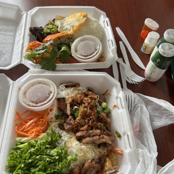 Pho Royal - VN2. Grilled Pork with Vermicelli Combo - Vietnamese Near Me - Crystal Lake, Illinois