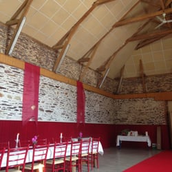 Le Moulin du Bois - L'intérieur de la grande salle avec la déco du mariage sur le thème de GOT ^^