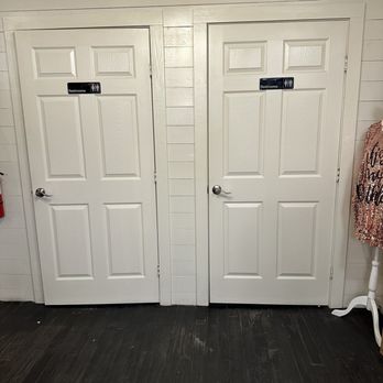 Envy Wine Room - Bathrooms - Wine Bars Near Me - Spring, Texas