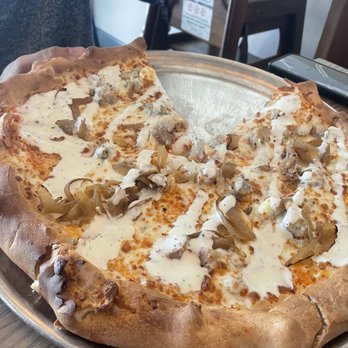 Vis Major Brewing Co. - Ain't No Wing Specialty Pizza - Breweries Near Me - Omaha, Nebraska