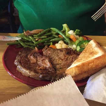 EJs Cotton Pickin Dive - Steak with veggies - American Near Me - Stanton, Texas
