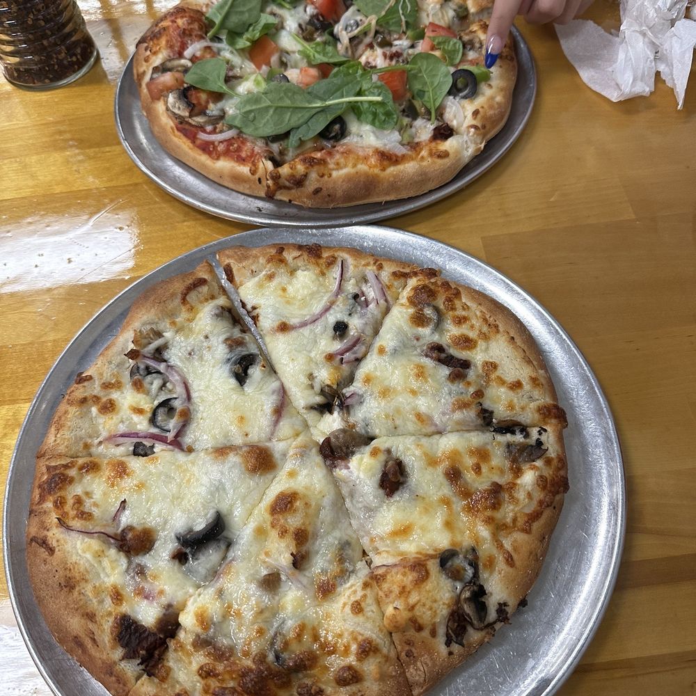 Best pizza in Juneau! I've traveled far & I think I've just settled. It's that good.
