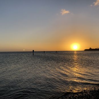 Maunalua Bay Boat Ramp - New Year's Eve Sunset - Boating Near Me - Honolulu, Hawaii Maunalua Bay Boat Ramp - New Year's Eve Sunset - Boating Near Me - Honolulu, Hawaii