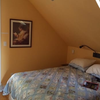 The Morrison House - Upper suite - Bed & Breakfast Near Me - Somerville, Massachusetts