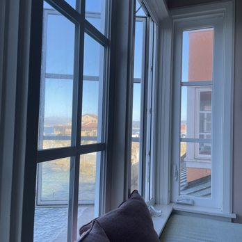 Spindrift Inn - Window seat - Hotels Near Me - Monterey, California
