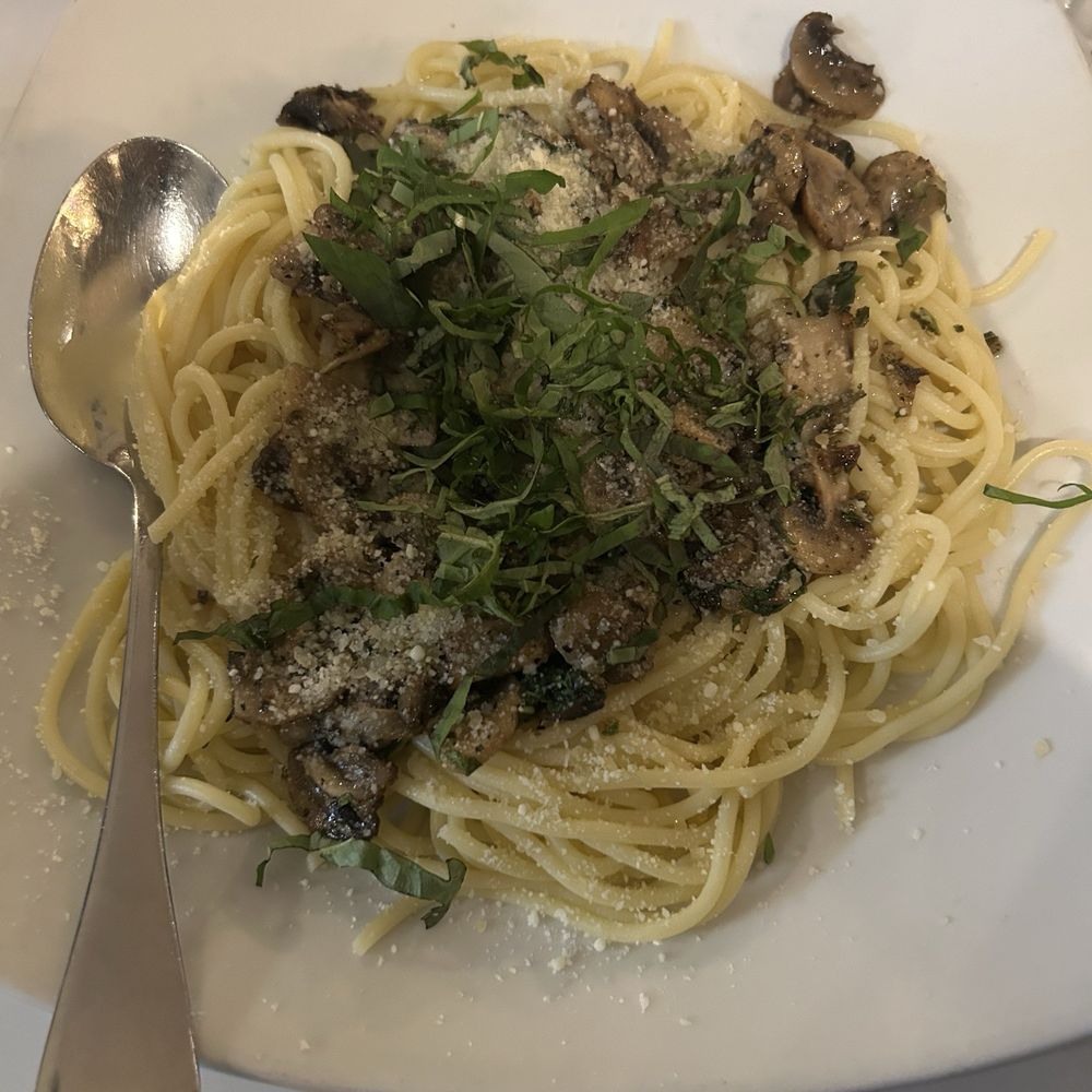 Pasta with mushrooms in olive oil Pasta with mushrooms in olive oil