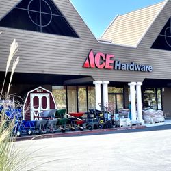 Suisun Ace Hardware - Outside View