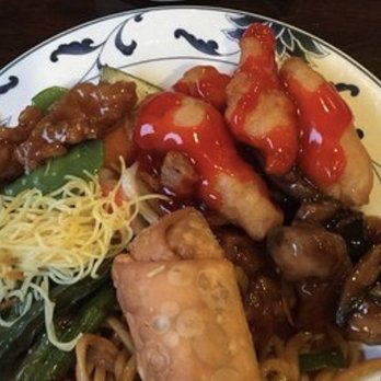 Mandarin Chinese Restaurant - 59. Sweet and Sour Chicken with stir fried mushrooms, green beans, egg roll - Chinese Near Me - Clemmons, North Carolina
