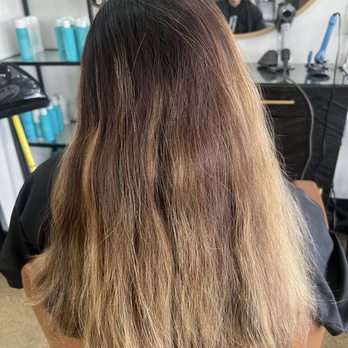 Bombshell Beauty Bar Centerville - Hair Salons Near Me - Dayton, Ohio