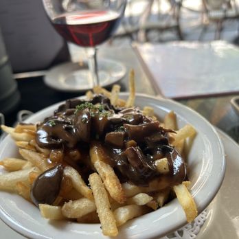 Caribou Cafe - Veau au Vin Fries - French Near Me - Philadelphia, Pennsylvania Caribou Cafe - Veau au Vin Fries - French Near Me - Philadelphia, Pennsylvania
