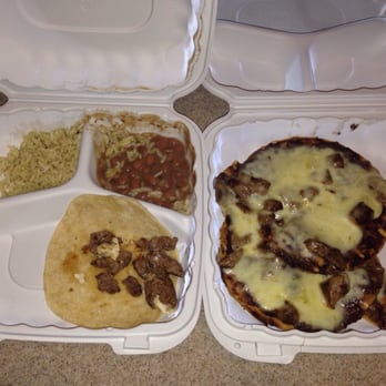 El Monumento - Those are the $11 nachos on the right and the $6 child's taco on the left - Mexican Near Me - Georgetown, Texas El Monumento - Those are the $11 nachos on the right and the $6 child's taco on the left - Mexican Near Me - Georgetown, Texas