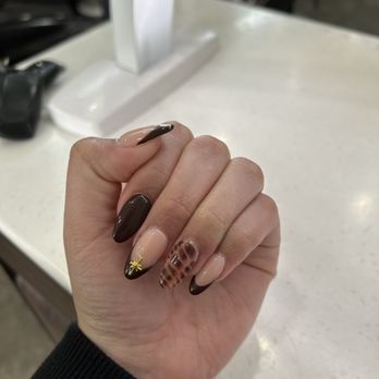 Holly’s Nails - Nail Salons Near Me - Cypress, California