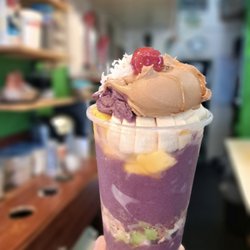 The Smoothie shop - Açai served in a cup! Nice way to go to walk around . Acai Bowl , Açai Cup or Açai Smoothie!!!! Your choice! Highly recommended